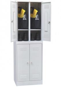 Шкаф металлический для одежды с закрытыми дверями четырехсекционный