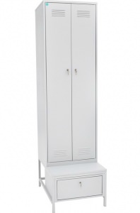 Двухстворчатый шкаф, на подставке с ящиком