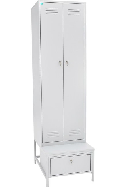 Двухстворчатый шкаф, на подставке с ящиком